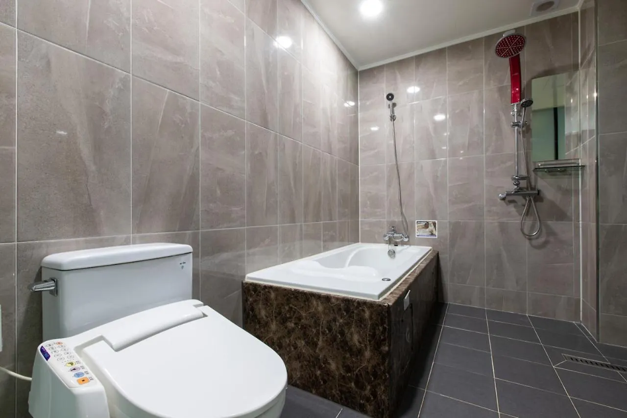 Incheon Pentastar Hotel 2*,  韓国